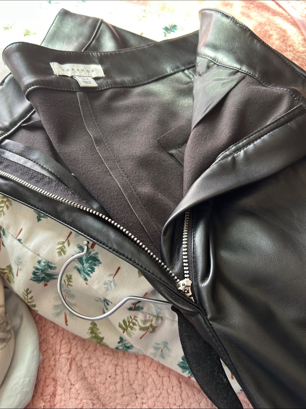 Women fake leather pants